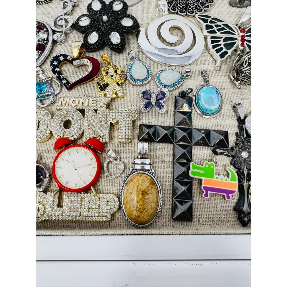 Vintage & Modern Gold & Silver Tone Assorted Necklace Pendant & Charm Lot of 80 - Picture 15 of 16